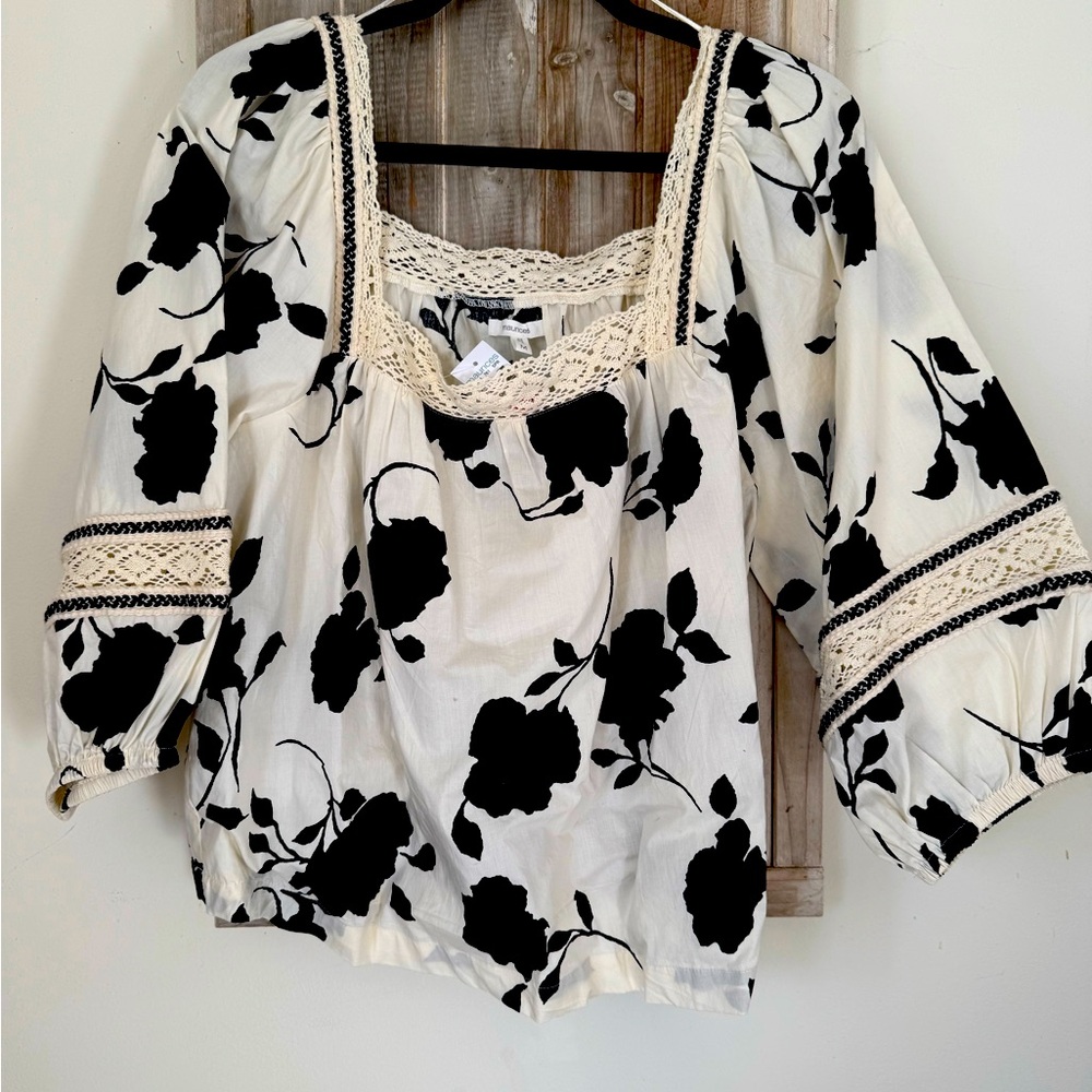 Maurices Black and White Floral Peasant Top with Crochet Trim